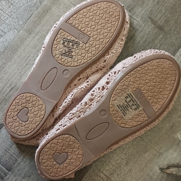 PIPER Light Pink Lacey Flats NWT - Picture 2 of 6